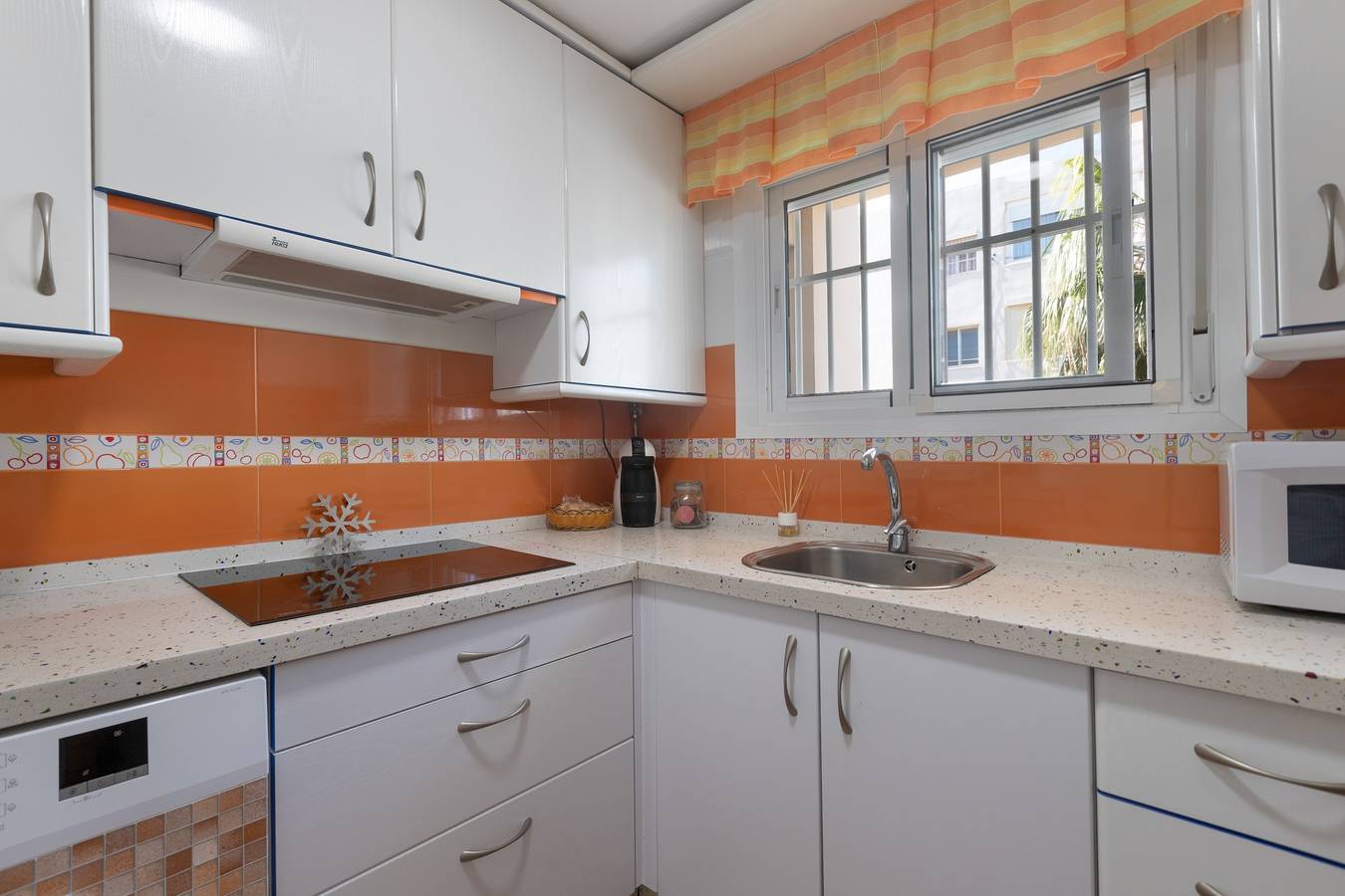 Geheel appartement, Appartement 'Eerste Lijn Strand' met zeezicht, Wi-Fi en airconditioning in Carretera de Cádiz, Malaga