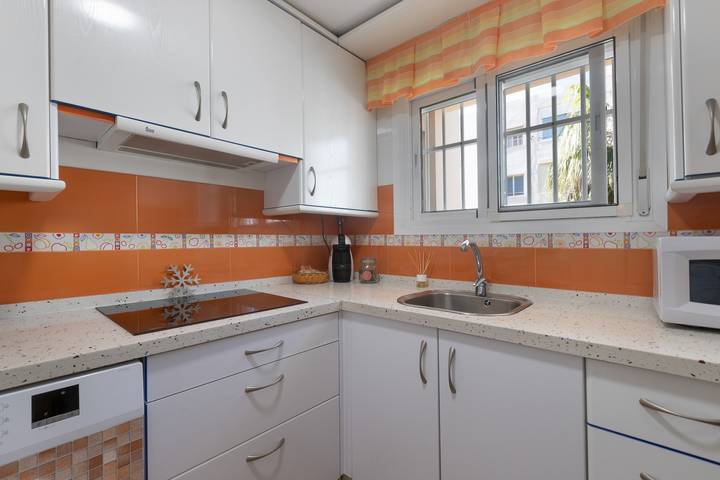Ganze Wohnung, Apartment in erster Strandreihe mit herrlichem Blick auf die Bucht von Málaga in Carretera de Cádiz, Malaga