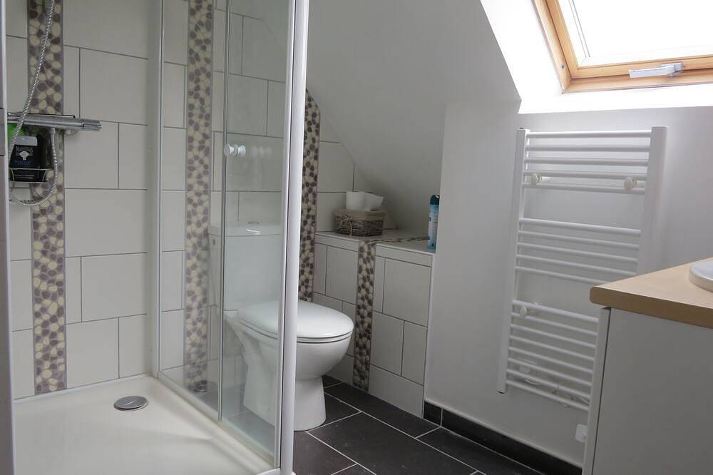 Bauernhof Charakter in der Mitte der Ebene in Meeresnähe in Pleudaniel, Rosa Granitküste