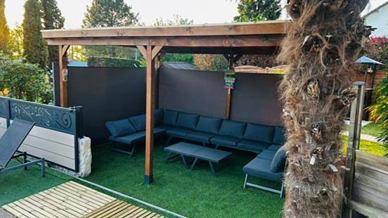 Location de vacances pour 3 personnes, avec piscine ainsi que vue et jardin à Brette-les-Pins - 4