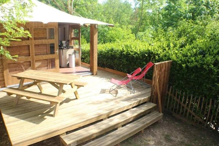 Location de vacances pour 5 personnes, avec terrasse et piscine, animaux acceptés à Saint-Constant (homonymie)