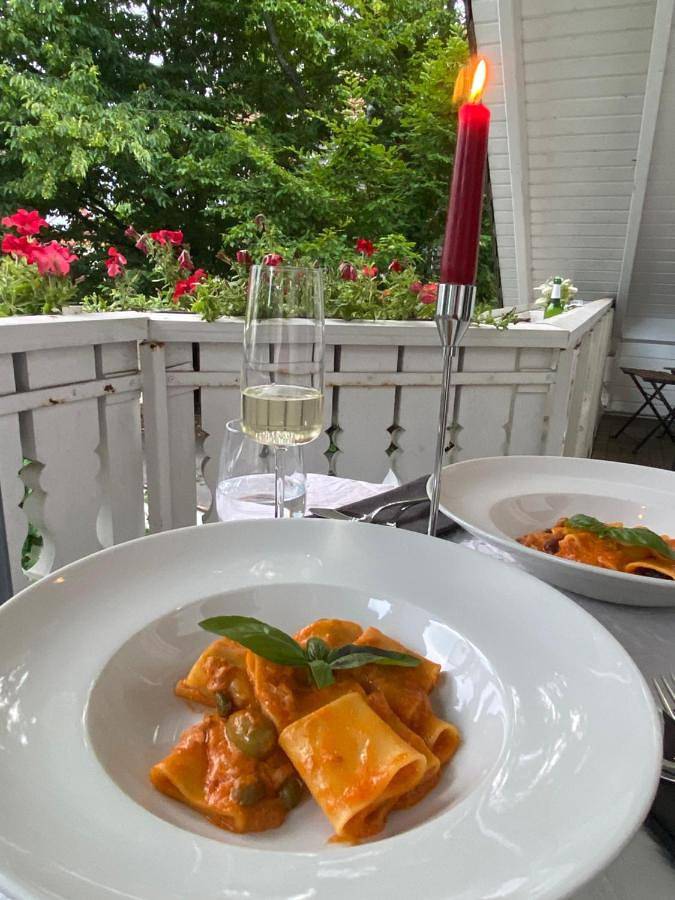Ferienwohnung für 3 Personen, mit Ausblick und Balkon in Wesseling