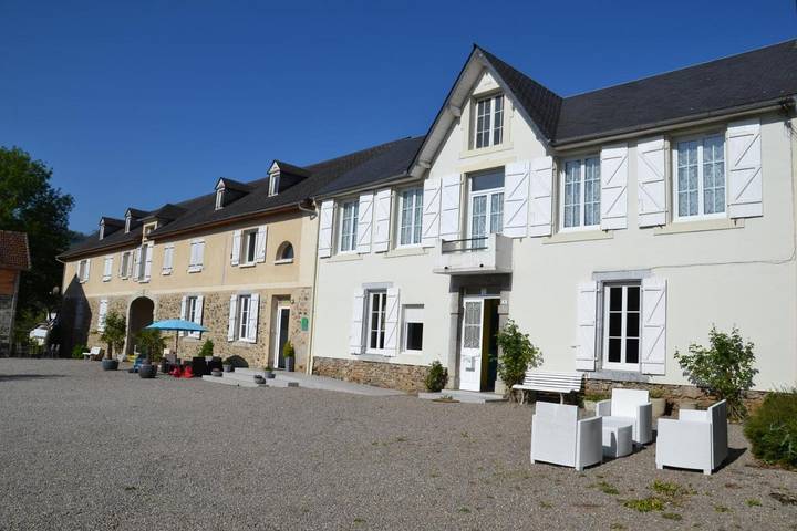 Chambre d’hôte pour 2 personnes, avec piscine et jardin ainsi que vue et sauna