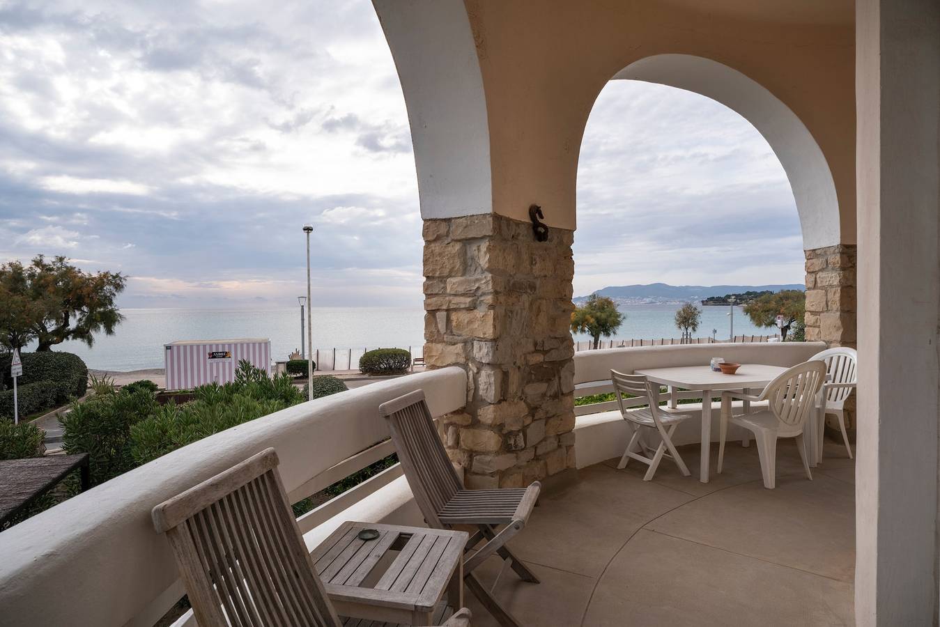 Villa 'Magnifique Plage À 20m' con vistas al mar, terraza privada y Wi-Fi in Les Lecques, Saint-Cyr-sur-Mer