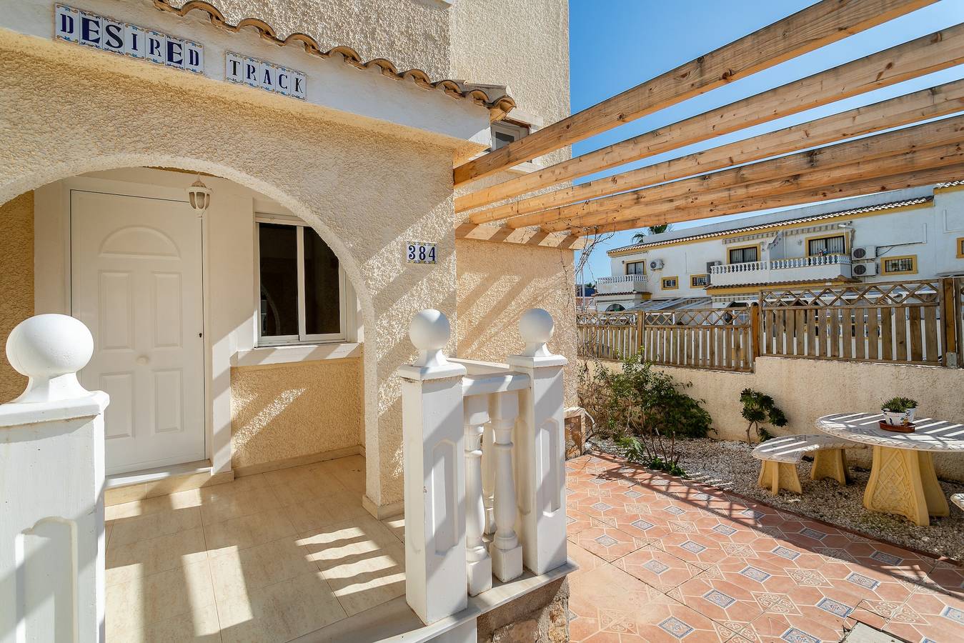 Bungalow de vacaciones Desired Track cerca del mar, con piscina compartida y Wi-Fi in Santa Pola, Costa Blanca