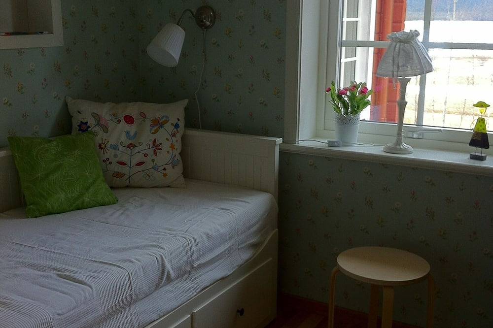 Mountain Getaway for Eight in Ottsjö, with lake views in Ottsjö, Jämtland