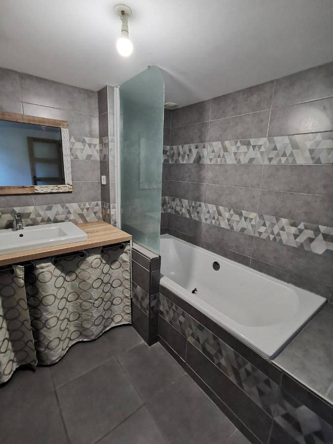 Gîte pour 2 personnes, avec piscine ainsi que jardin et vue à Châtillon-sur-Chalaronne - 3