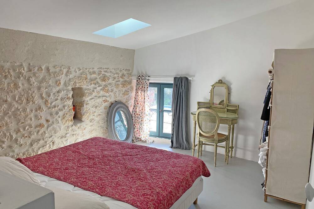 Maison joliment rénovée avec piscine dans le Gard près Uzès 3 ch et Sdb privées in Dions, Région de Nîmes