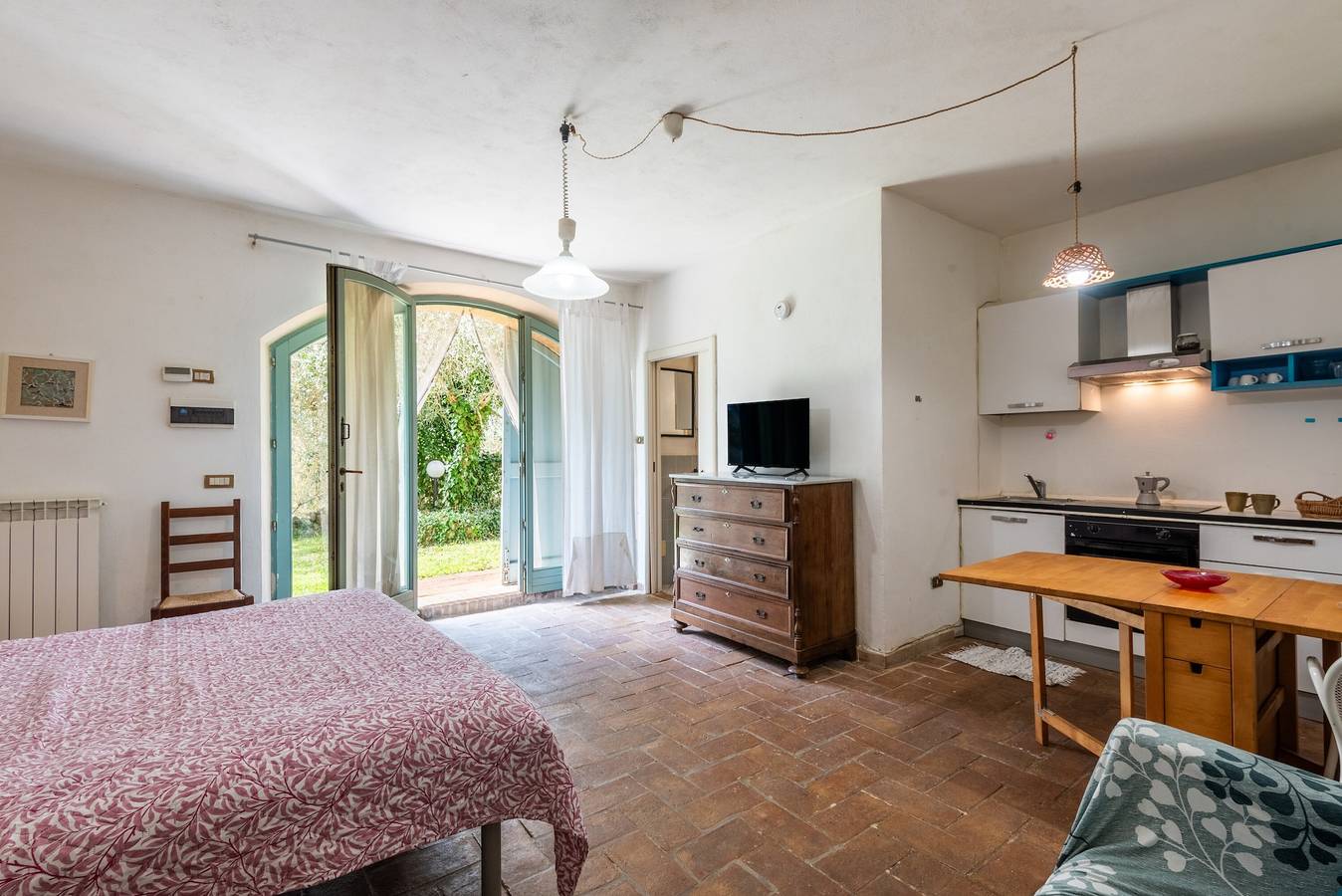 Ganze Wohnung, Apartment 'Nido Blu Loft' mit Gemeinschaftspool, privatem Garten und Wlan in Siena, Siena Provinz