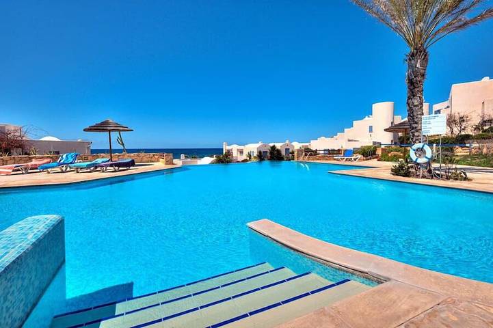 Villa für 9 Personen, mit Balkon und Pool - 1