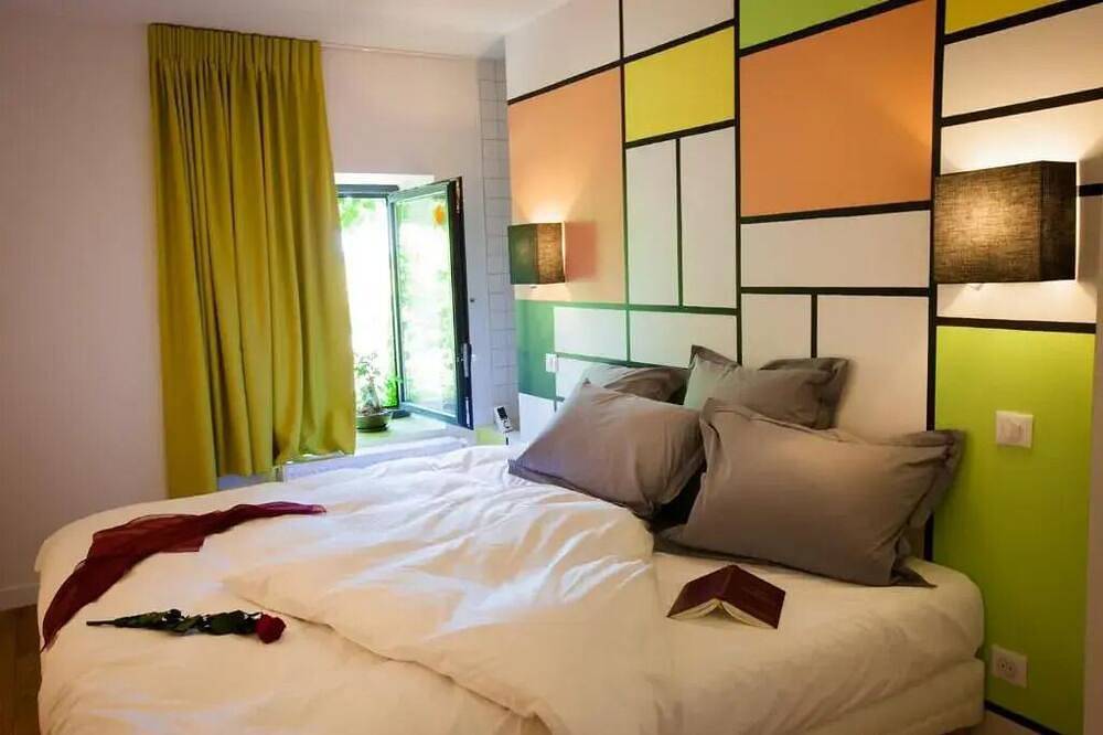 Chambre Mondrian L'Alouette, à 20 minutes de l'aéroport. in Bonnefamille, Région de La Tour-du-Pin