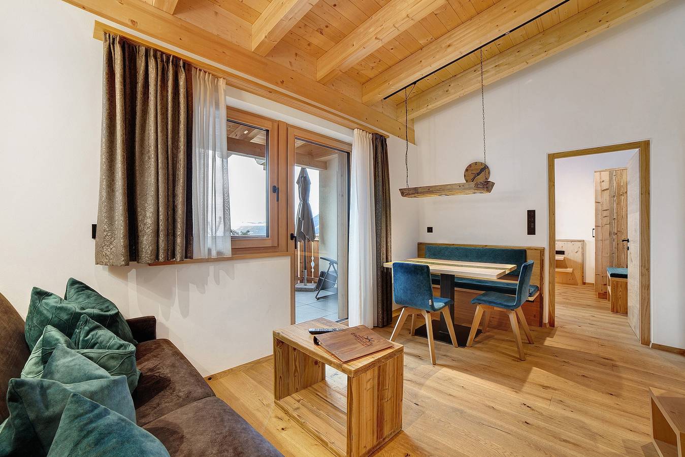 Ganze Wohnung, Ferienwohnung 'Turmfalke' mit Bergblick, Gemeinschaftsgarten und Wlan in Algund, Texelgruppe