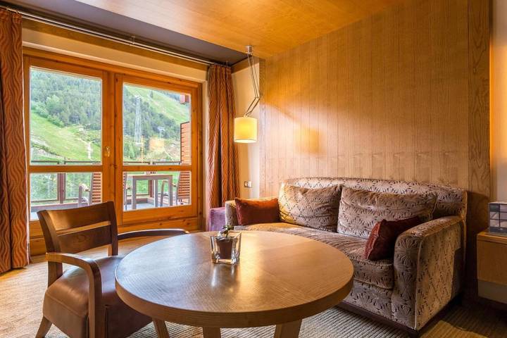 Hôtel pour 12 personnes, avec piscine et sauna ainsi que jacuzzi et terrasse à Soldeu - 4