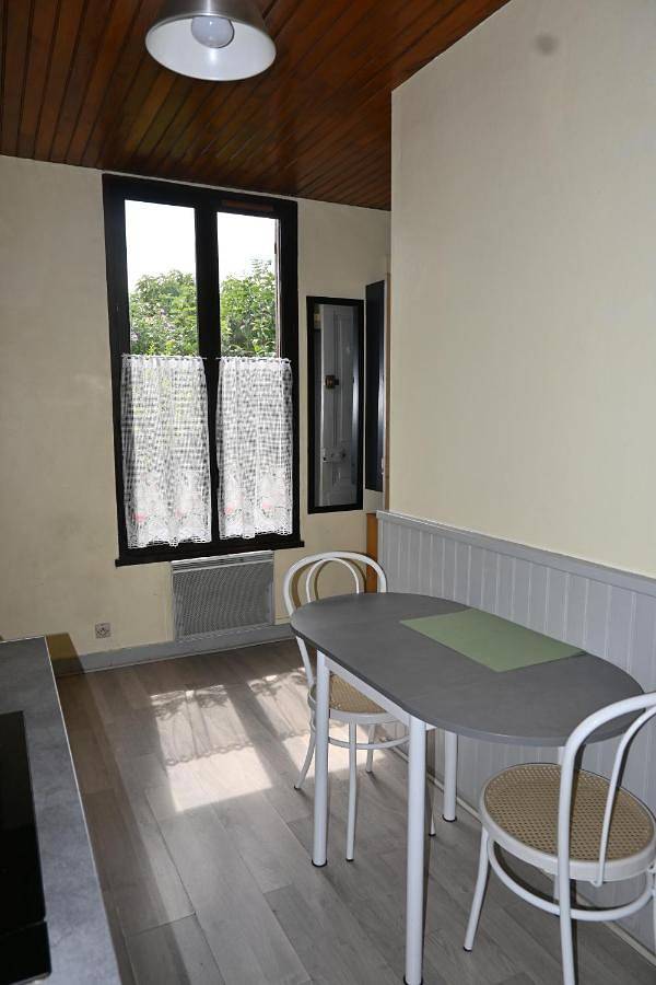 Gîte pour 2 personnes, avec terrasse ainsi que vue et jardin à Drancy - 4