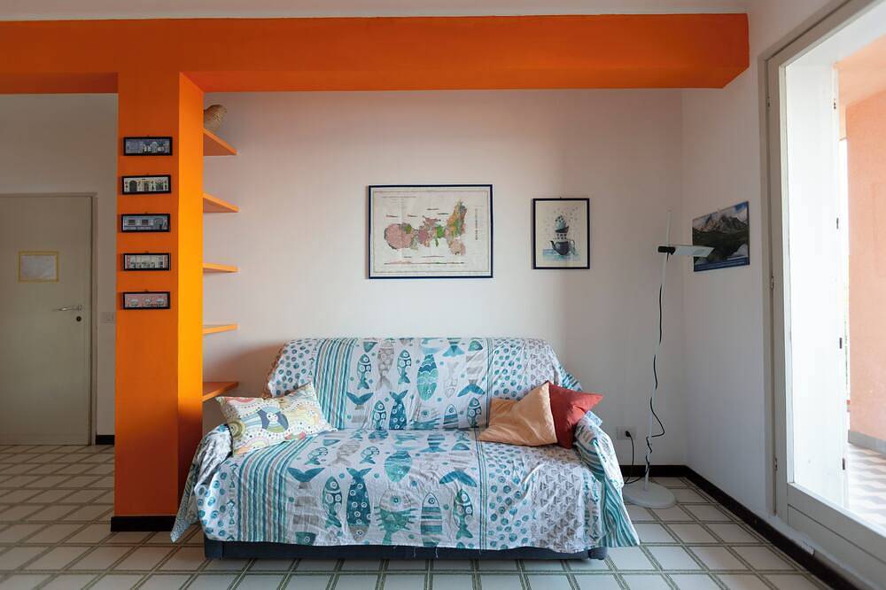 Geheel appartement, Vierkamerappartement in de wijk Capo D'Arco met directe toegang tot de zee in Capo d'Arco, Elba