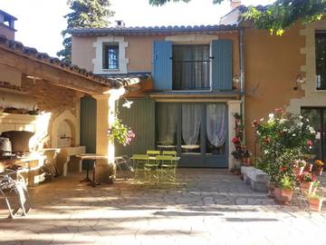 Gîte pour 2 personnes, avec piscine et jardin, animaux acceptés à Le Thor