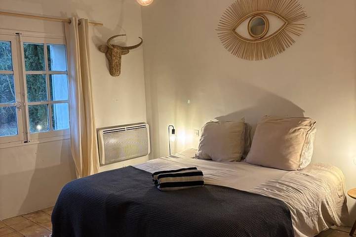 Jolie maison de campagne dans domaine privé piscine 8X4m  5 chambres in Venelles, Région d'Aix-en-Provence