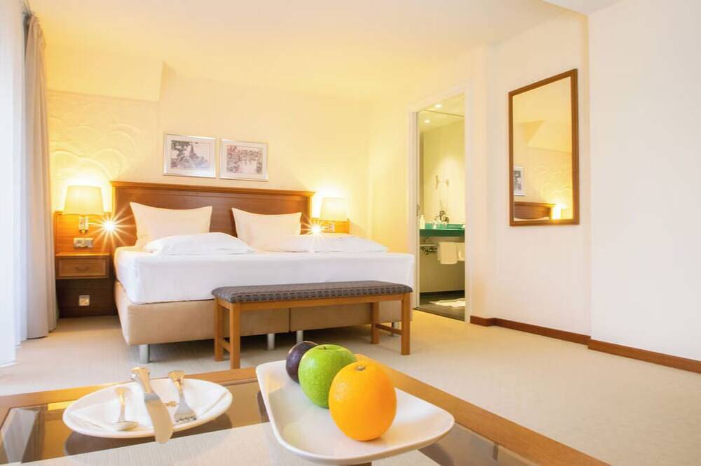 Romantic Room Nestled in Scenic Green Spaces with Direct Access to Park in Ootmarsum, Twente
