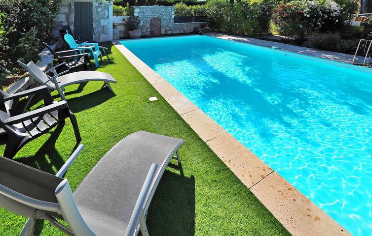 Charmante 100m² Wohnung | A/C, Pool, Parkplatz | 800m zu Eyragues in Eyragues, Arles und Umgebung