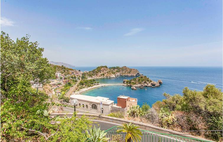 Appartamento intero, Appartamento a bordo piscina: Parcheggio, A/C, Cucina, WiFi in Gaggi, Provincia di Messina