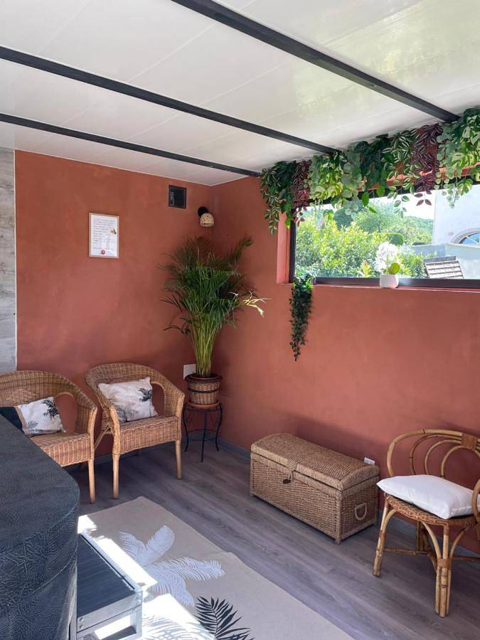 Chambre d’hôte pour 2 personnes, avec vue ainsi que jardin et piscine dans le Jura - 2