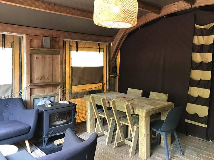 Camping Suze Luxe Nature - Albergue 4 personas - Lodge Château 32m² - 2 habitaciones - Spa - cocina - cuarto de ducha in Suze-la-Rousse, Región de Nyons