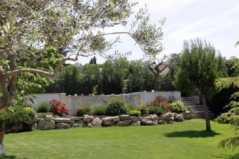 Charming cottage with infinity pool in provencal farmhouse in Caromb, Parc naturel régional du Mont-Ventoux