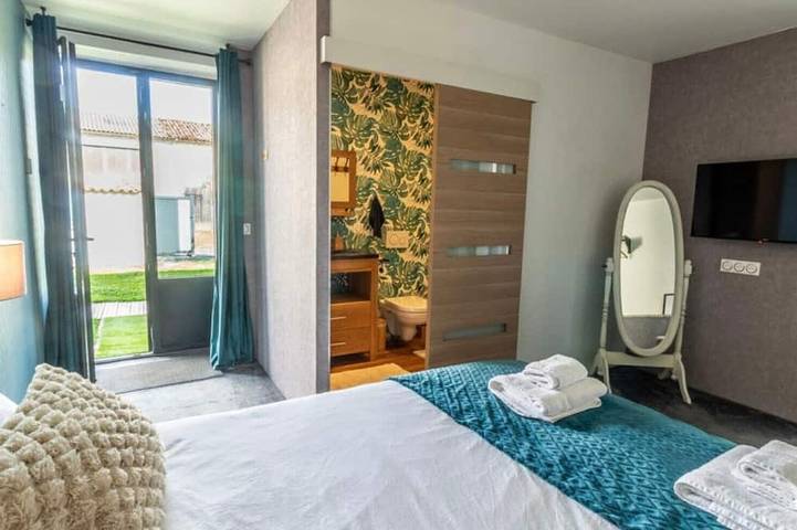 Location de vacances pour 2 personnes, avec jacuzzi ainsi que jardin et piscine à Aigrefeuille-d'Aunis - 3