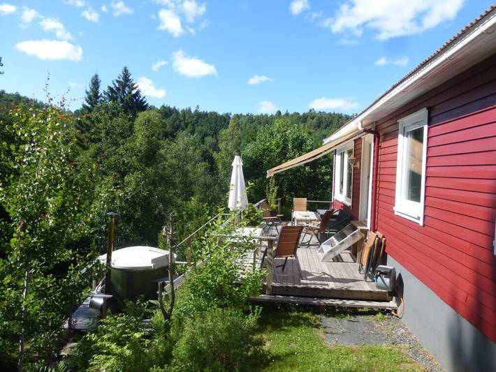 Ferienhaus in Risør mit Schwimmbecken in Laget, Tvedestrand