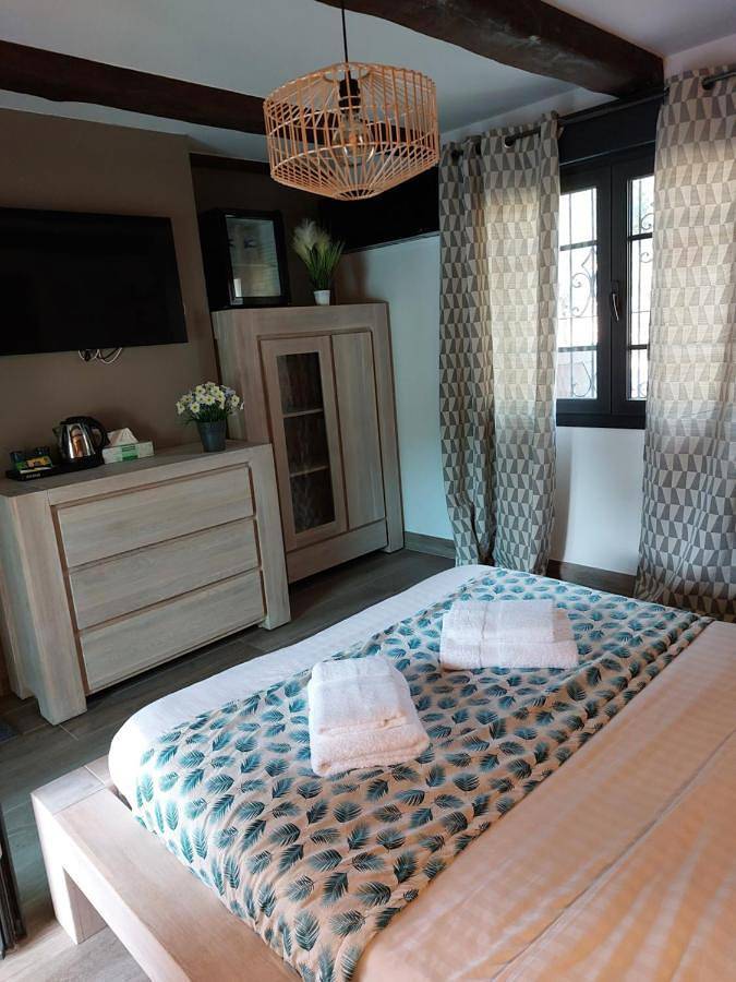 Chambre d’hôte pour 4 personnes, avec jacuzzi et jardin ainsi que terrasse et piscine à Bormes-les-Mimosas - 4