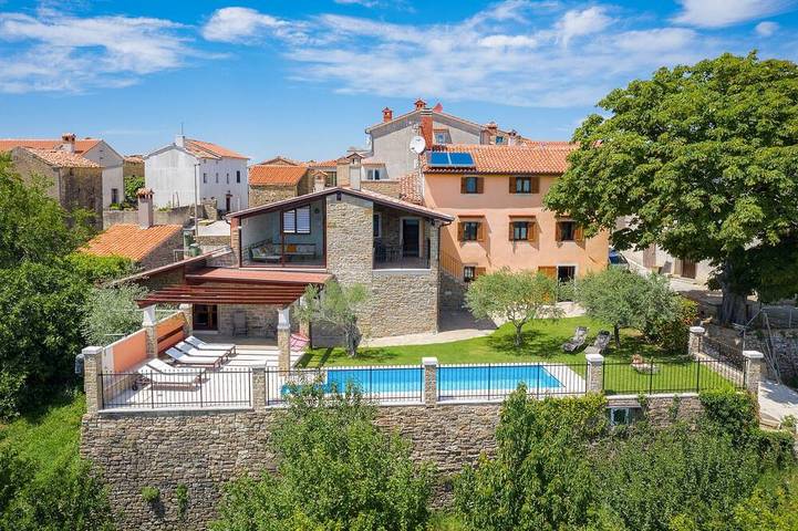 Ferienhaus für 7 Personen, mit Whirlpool und Garten sowie Balkon und Sauna