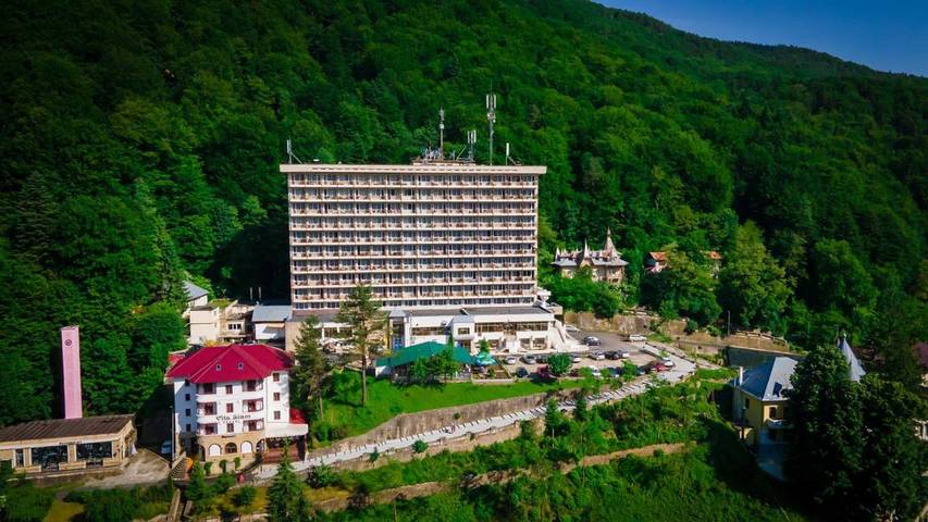 Hôtel pour 3 personnes, avec Balcon et Jacuzzi ainsi que Terrasse et Sauna