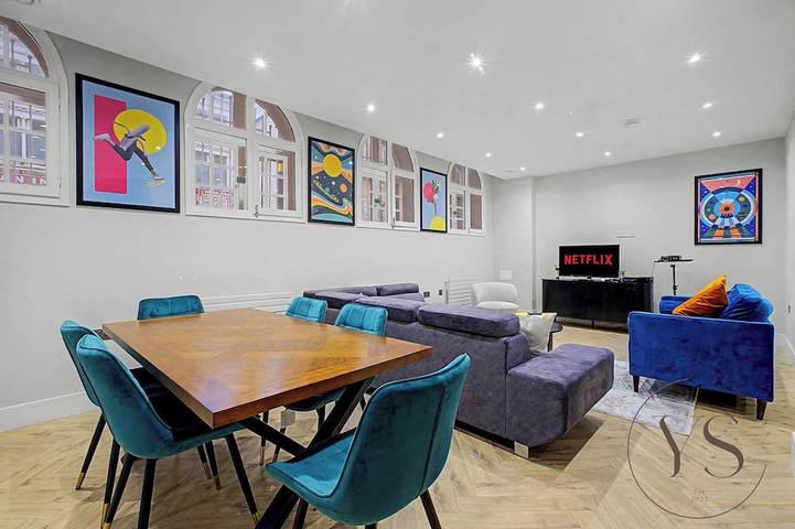 Glamping for 12 people, with balcony and garden in Birmingham