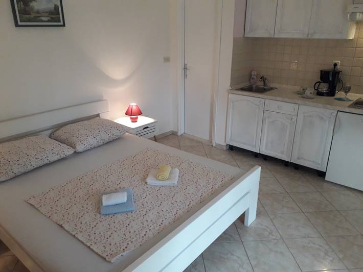Ganze Wohnung, Studio Appartement mit Terrasse Pakostane (Biograd) As-14054-a in Pakostane, Zadar