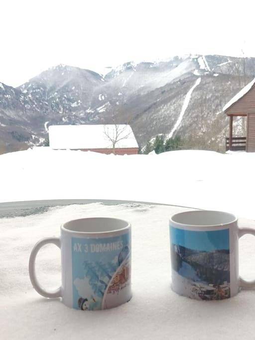Appartement de vacances pour 5 personnes, avec vue et terrasse ainsi que jardin et piscine