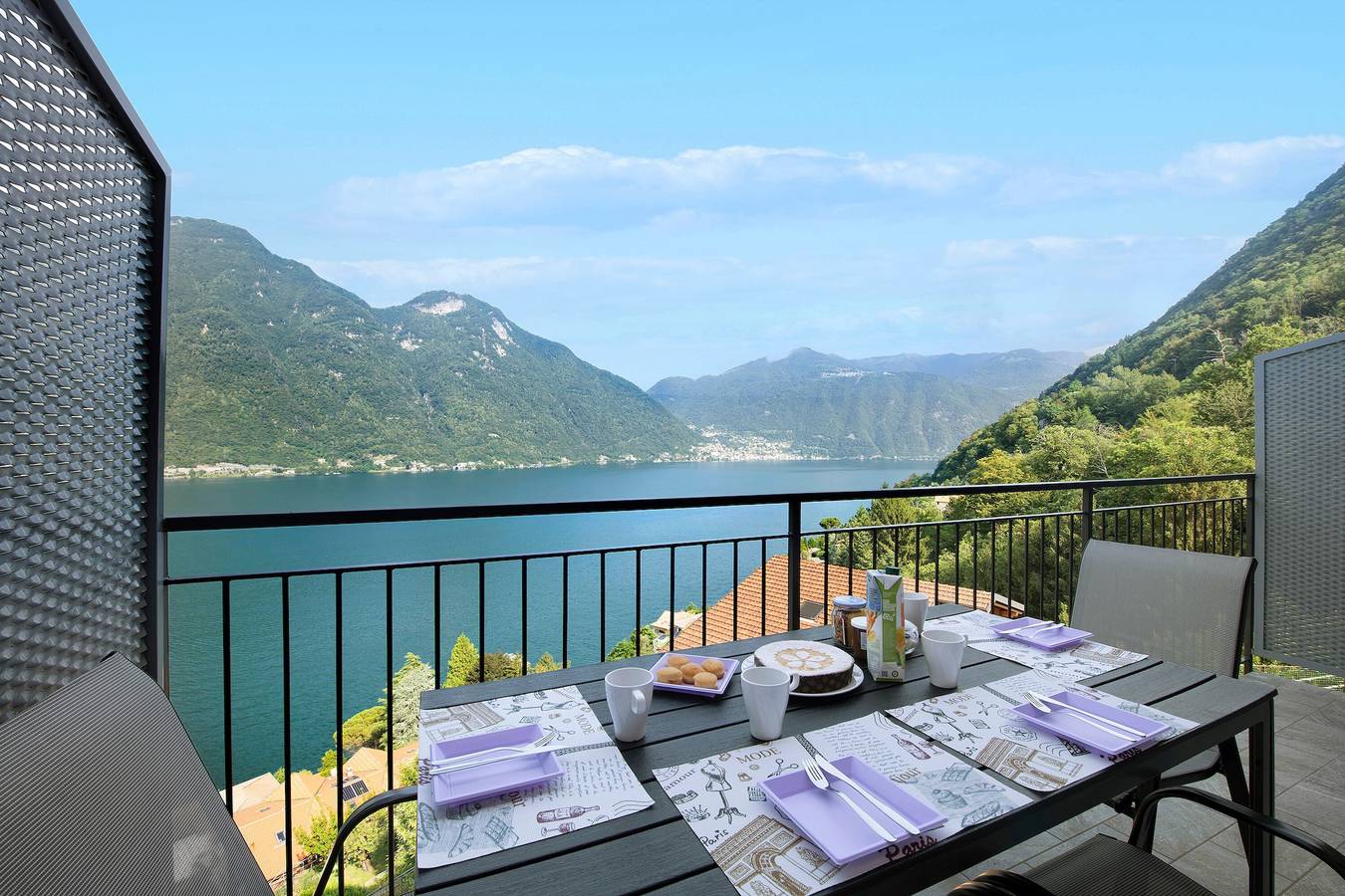 Entire apartment, Appartamento "7 Il Tornante" with Lake & Mountain Views, Wi-Fi, A/C & Balcony in Nesso, Comune di Nesso