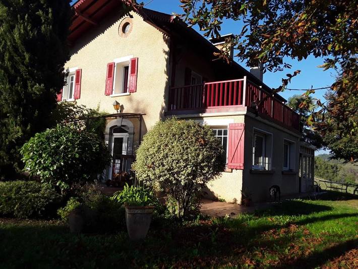 Location de vacances pour 4 personnes, avec terrasse ainsi que vue et jardin à Gan - 2