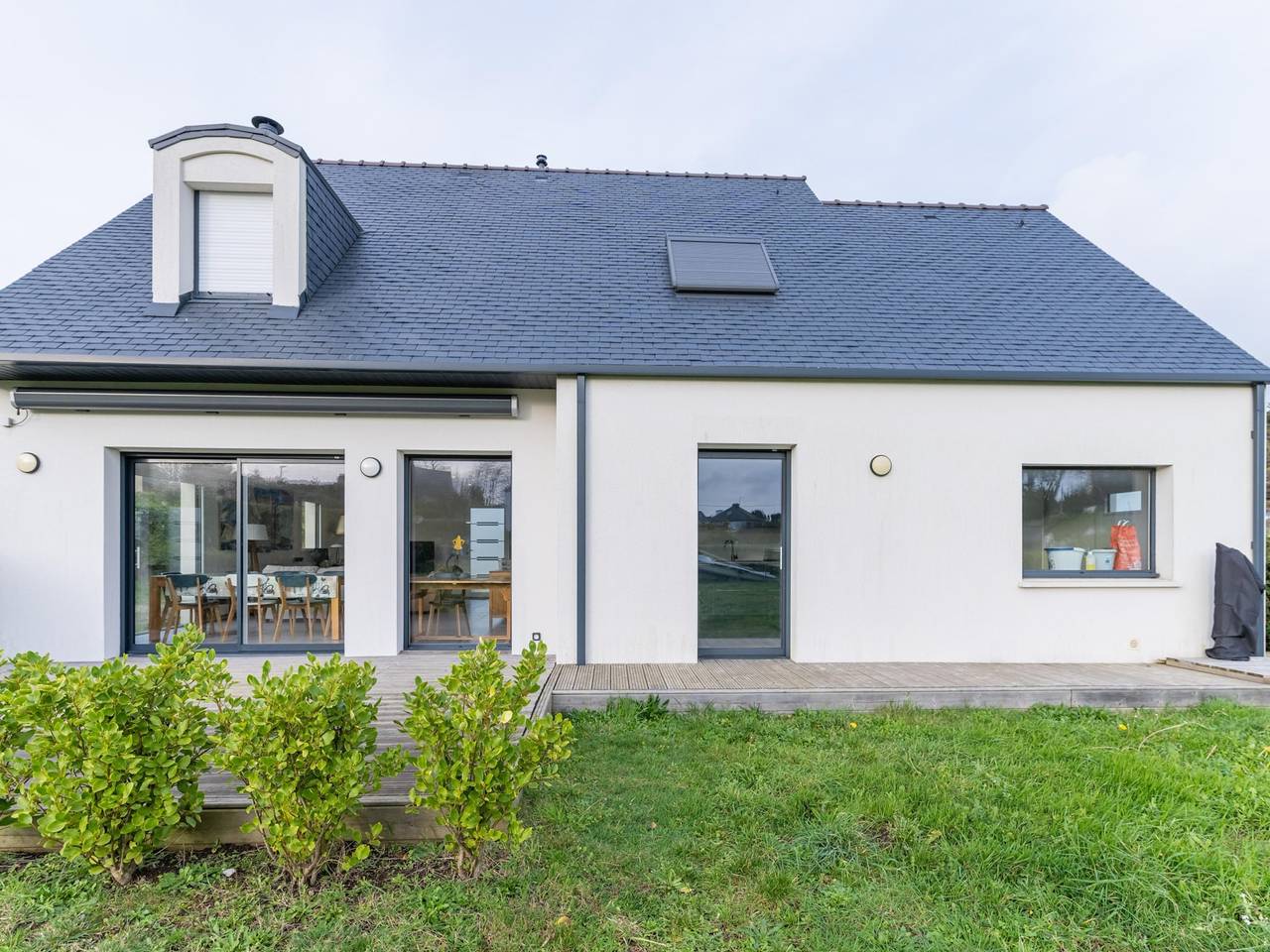 Maison neuve avec piscine près de la plage in Saint-Pabu, Région de Brest