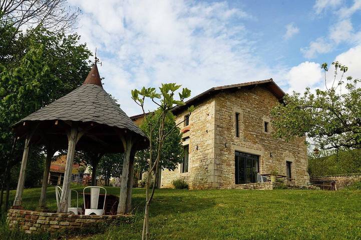 Location de vacances pour 2 personnes, avec Jardin dans Verjon