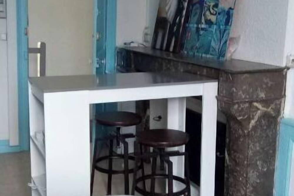 Entire apartment, F2 - 1 bedroom with 1 double bed and sofa bed in Guéret, Guéret region