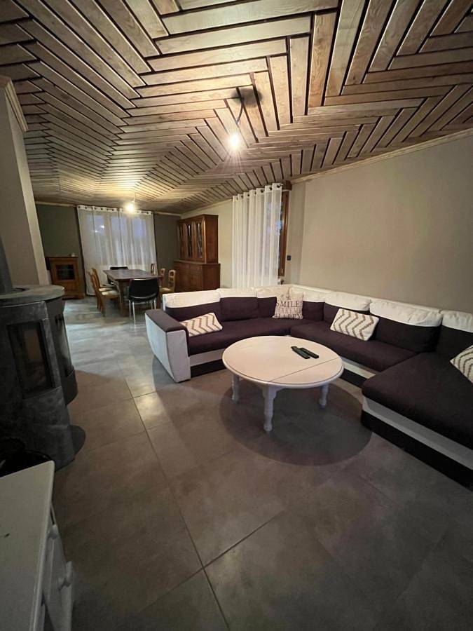 Gîte pour 6 personnes, avec terrasse et jardin dans Bosjean