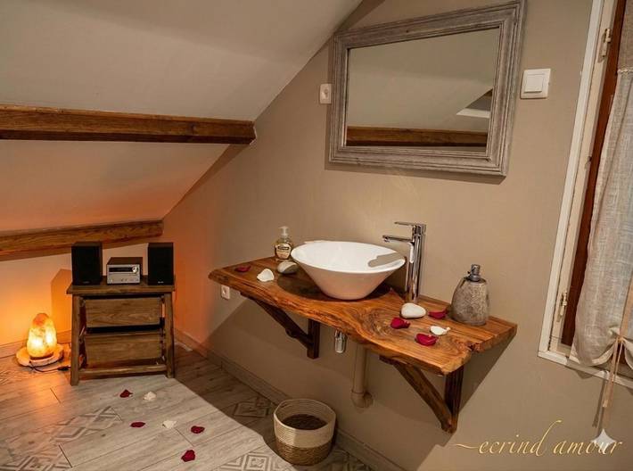 Gîte pour 2 personnes, avec jacuzzi ainsi que jardin et piscine à Castels - 3