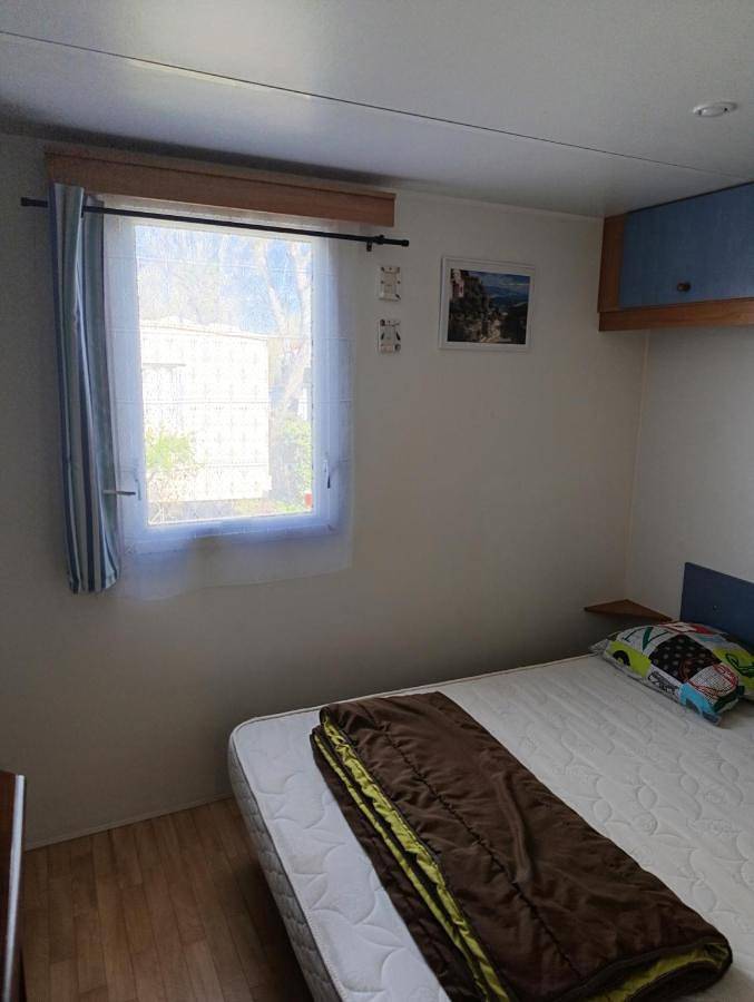 Location de vacances pour 6 personnes, avec bassin pour enfant et piscine ainsi que terrasse et jacuzzi dans la Tamarissière - 4