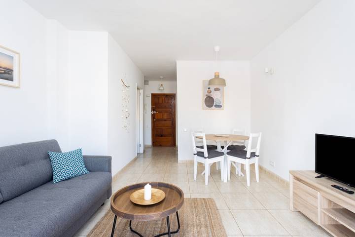 Apartamento entero, Apartamento de vacaciones para 3 personas con piscina in Los Cristianos, Arona 