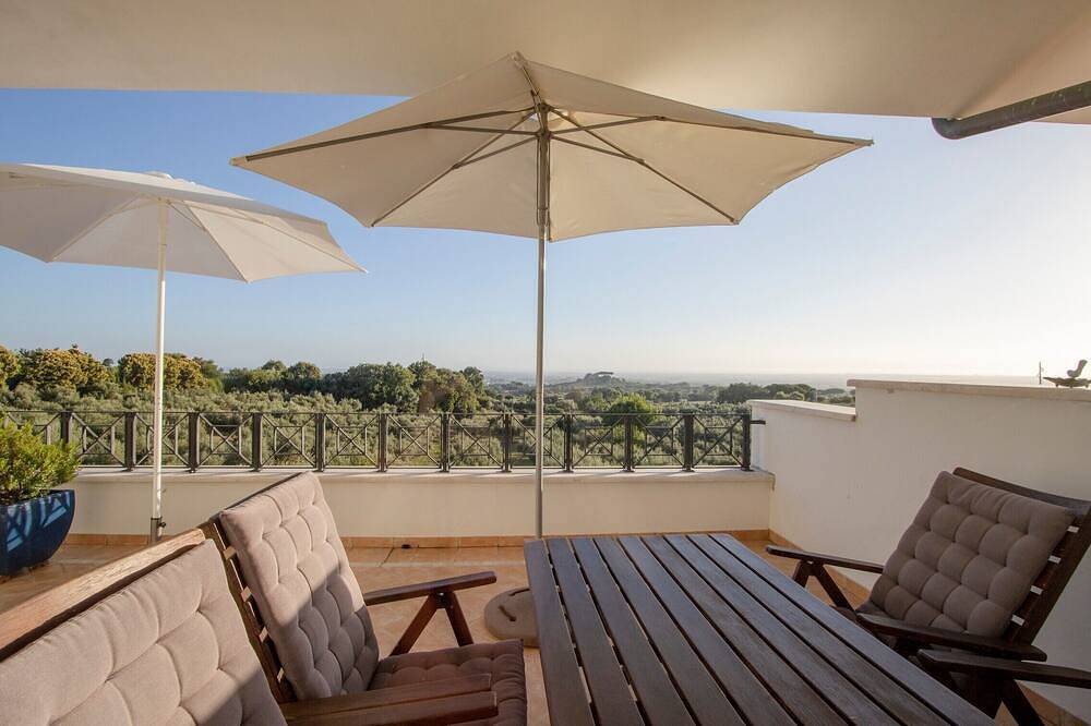 Apartamento entero, Holiday apartment near Rome - panorama terrace, Sea view -  garden, olive grove in Genzano di Roma, Castelli Romani