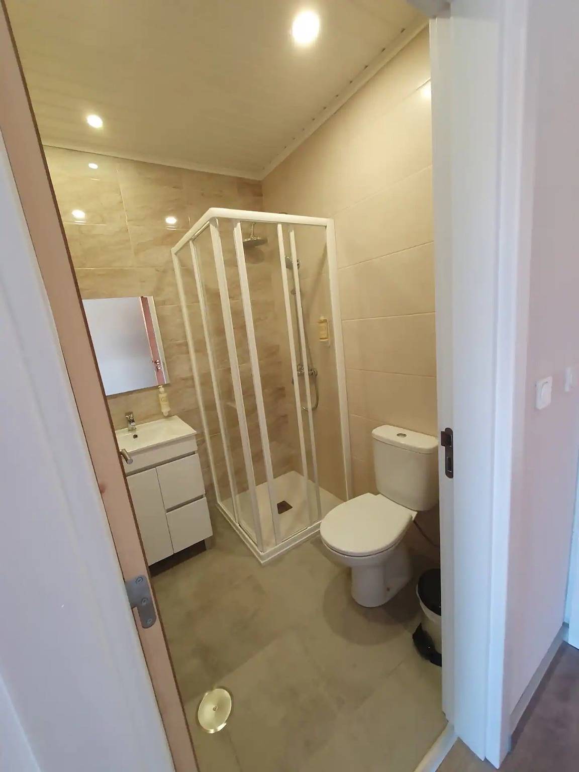 Holiday Bedroom 'Quarto Duplo Canhoteiros' with Mountain View, Wi-Fi and Air Conditioning in Valpaços, Vila Real District