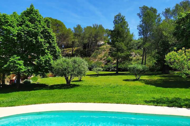 Location de vacances pour 6 personnes, avec Terrasse et Jardin à Pujaut