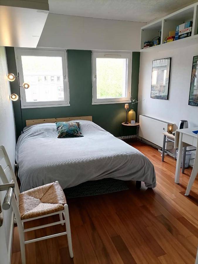 Appartement de vacances entier, Double Room with Private Bathroom in Montigny-le-Bretonneux, Yvelines