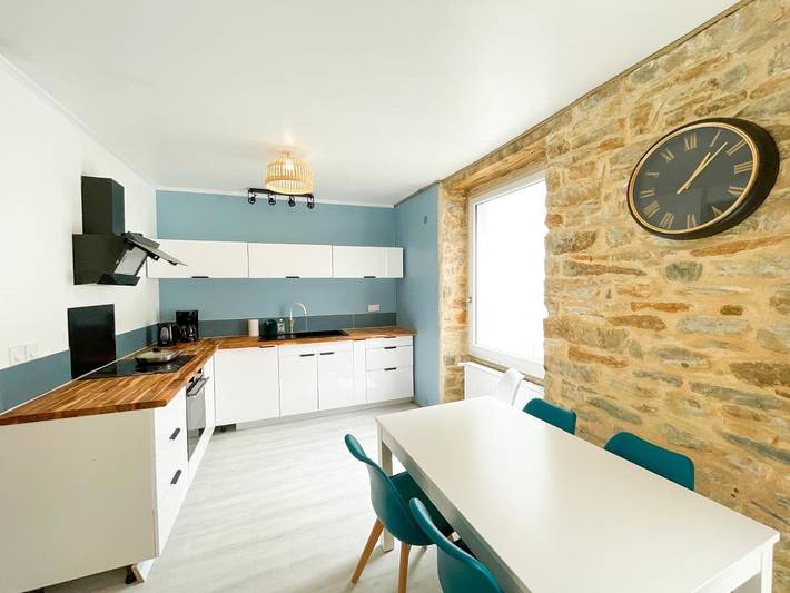 Location de vacances pour 9 personnes, avec terrasse et jardin à Peumerit