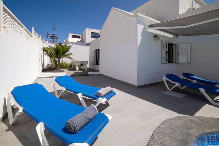 Holiday home for 8 people, with balcony and garden as well as ocean view in Matagorda